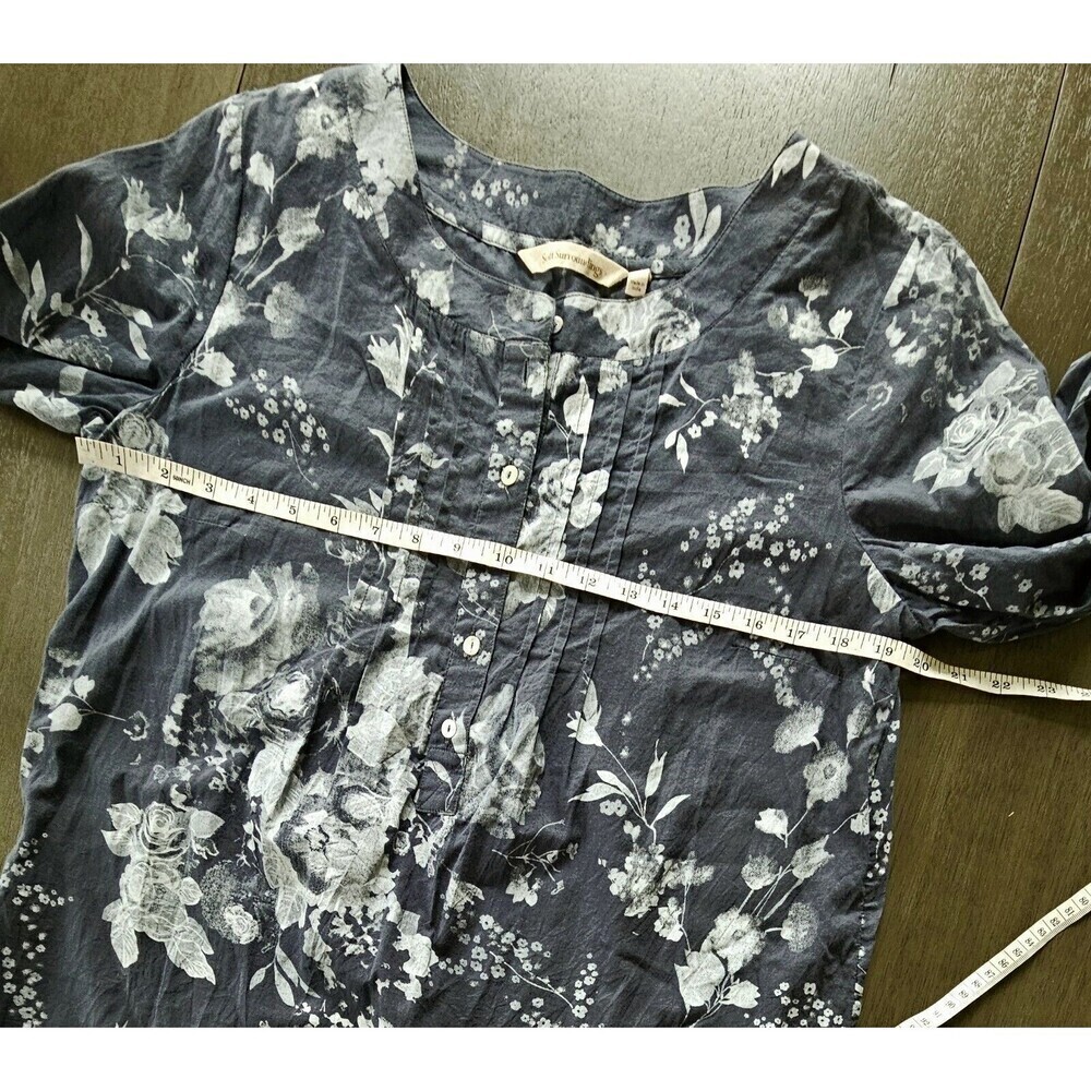 Soft Surroundings Tuberosa Tunic Top Med Gray Floral Roll Tab Sleeve Pin Tuck - Picture 4 of 8